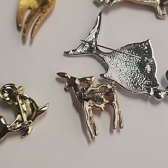 Vintage Whimsical Metal Animal Brooches Pig Deer Walrus Fish Bird - Picture 9 of 9
